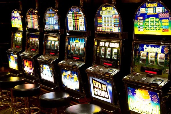 Live dealer studio with Dragon Tiger and Sic Bo on super88bet login